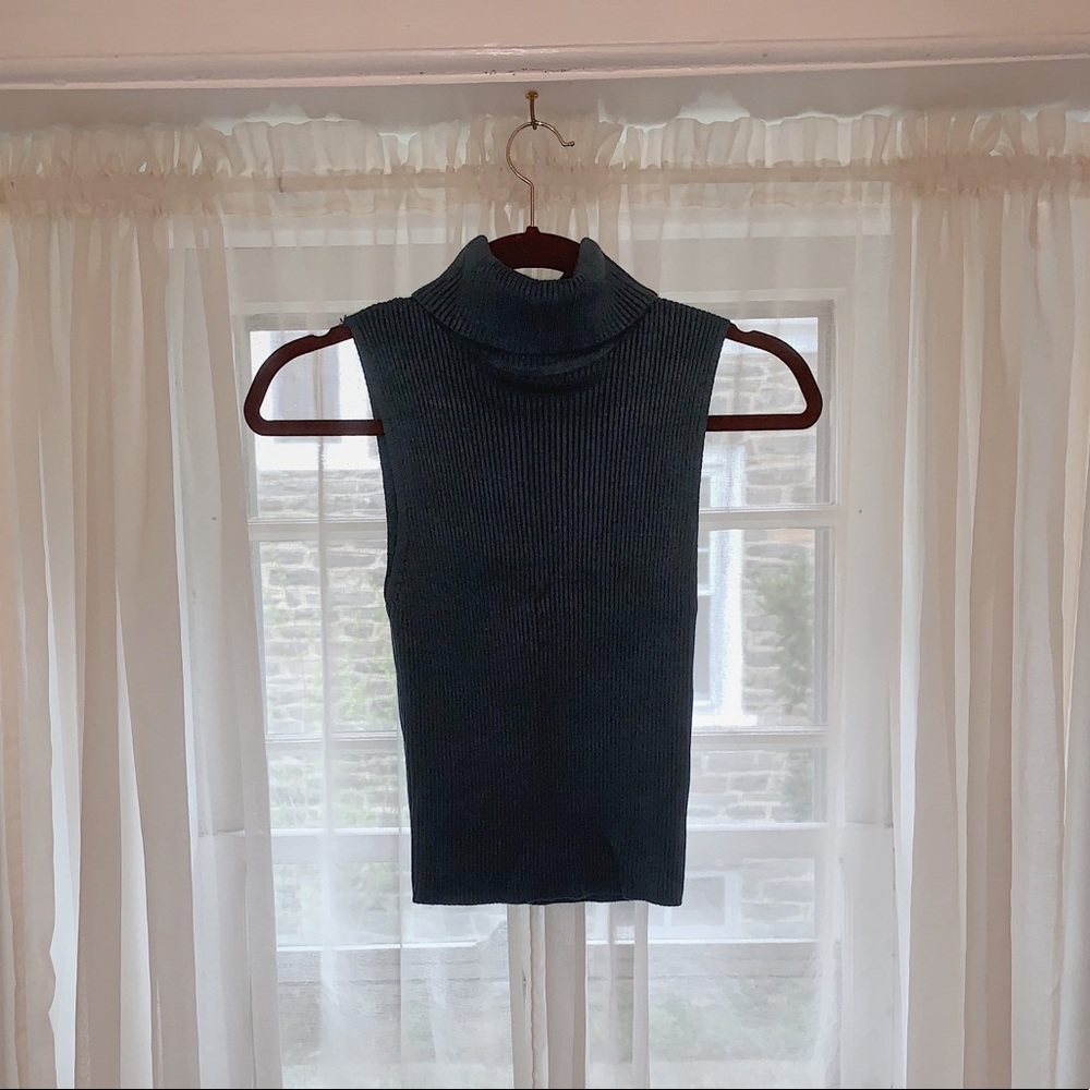 Sleeveless Turtleneck